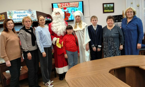 Новогодняя головоломка в Ядринской библиотеке: волшебство и сладкие сюрпризы!
