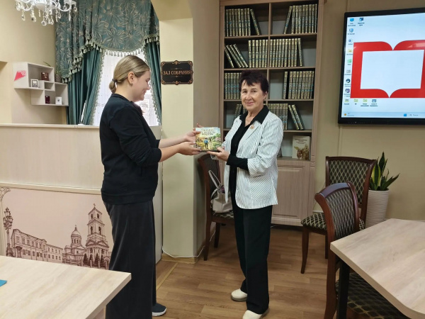 "Любви все возрасты покорны" - книга в дар библиотеке