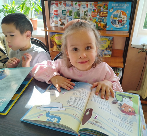 Ребятишки в гости к книжкам